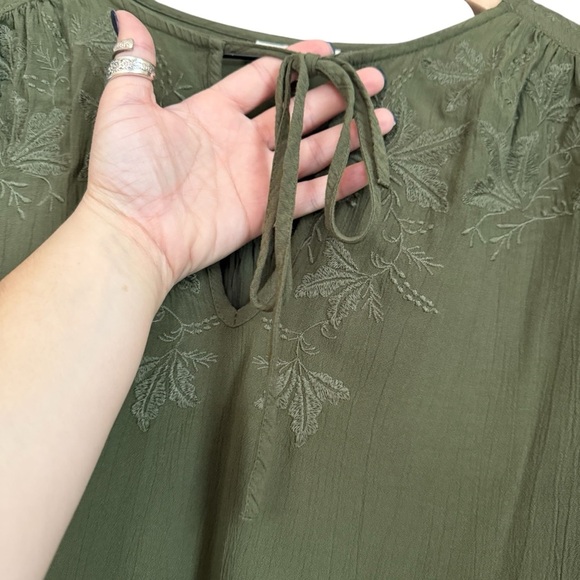 Knox Rose Embroidered Blouse - Picture 5 of 6